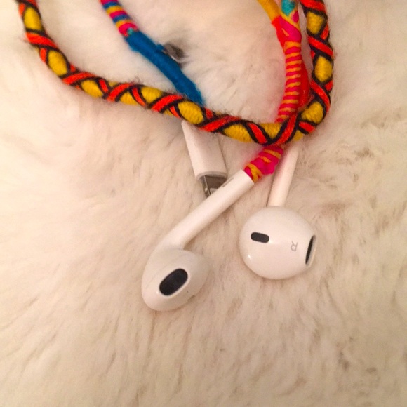Earbuds- with style! - Picture 3 of 3